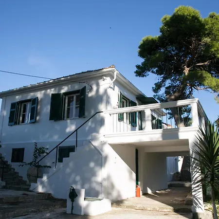 Eleni Villa